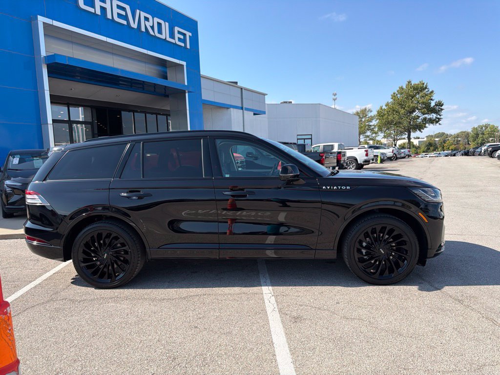 Used 2025 Lincoln Aviator Reserve w/ Equipment Group 201A AWD/4WD image 2
