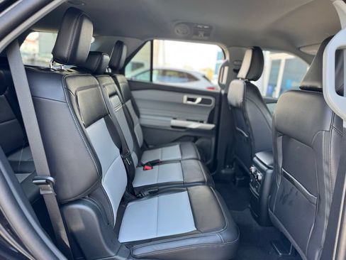 Used 2024 Ford Explorer XLT w/ Equipment Group 202A AWD/4WD image 31