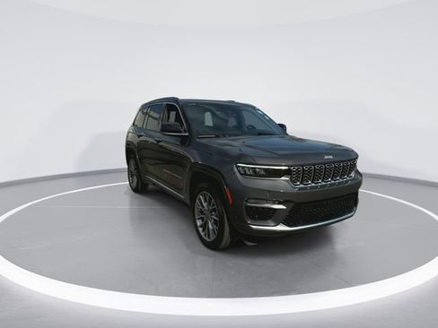 Used 2025 Jeep Grand Cherokee Summit image 3