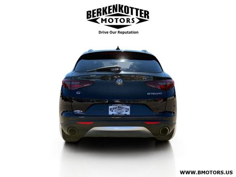 Used 2018 Alfa Romeo Stelvio Ti Sport image 4