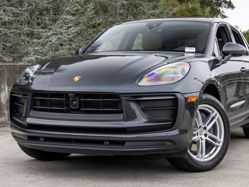 Certified 2023 Porsche Macan AWD/4WD image 7