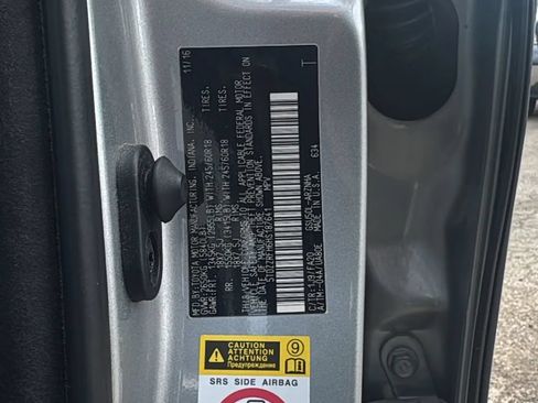Used 2017 Toyota Highlander Plus FWD image 30