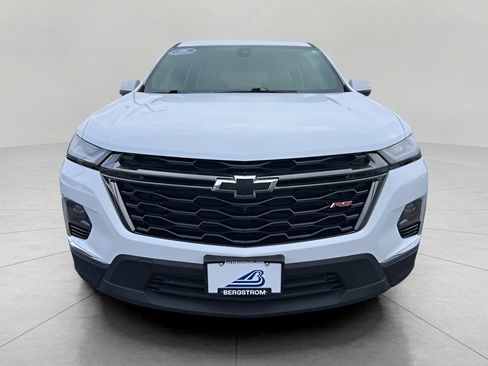Used 2023 Chevrolet Traverse RS image 3