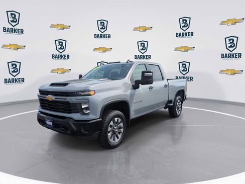 Used 2025 Chevrolet Silverado 2500 Custom w/ Custom Value Package AWD/4WD image 4