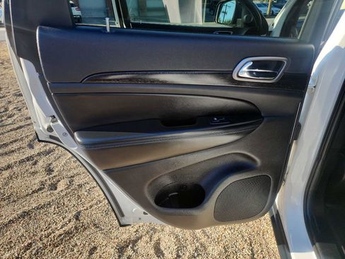 Used 2018 Jeep Grand Cherokee Laredo image 26