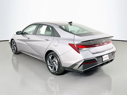 Used 2025 Hyundai Elantra Sport FWD image 9
