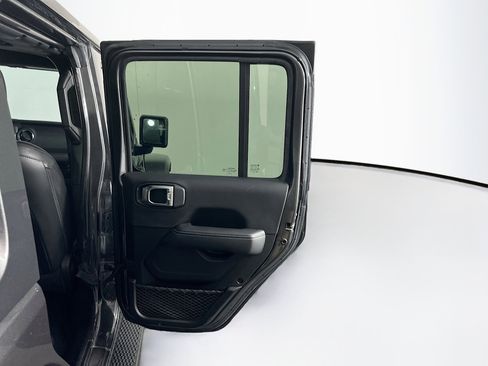 Used 2022 Jeep Wrangler Unlimited Sahara AWD/4WD image 30