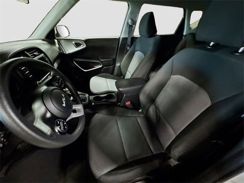 Used 2023 Kia Soul LX w/ LX Technology Package image 15