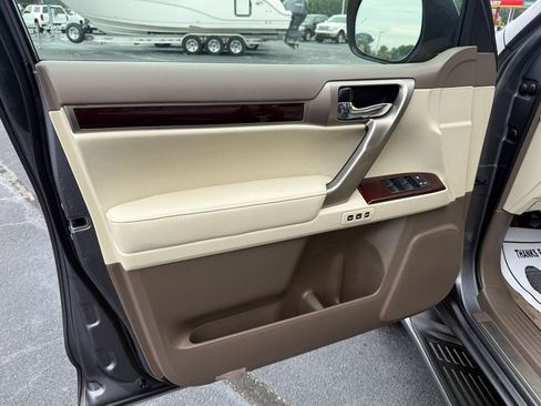 Used 2015 Lexus GX 460 w/ Premium Package AWD/4WD image 8