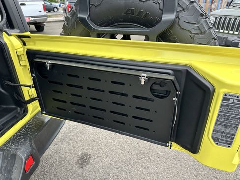 Used 2023 Jeep Wrangler Unlimited Rubicon w/ Cold Weather Group image 6