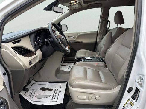 Used 2018 Toyota Sienna XLE FWD image 9