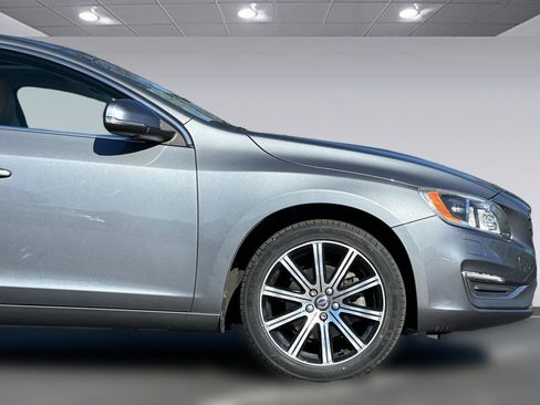 Used 2017 Volvo S60 T5 Inscription Platinum image 23