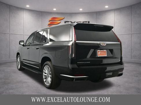 Used 2023 Cadillac Escalade ESV Luxury AWD/4WD image 5