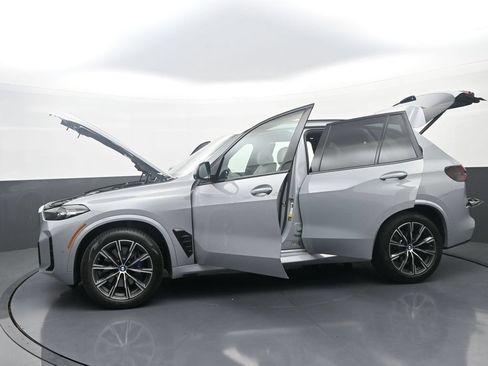 Used 2024 BMW X5 xDrive40i w/ M Sport Package AWD/4WD image 40