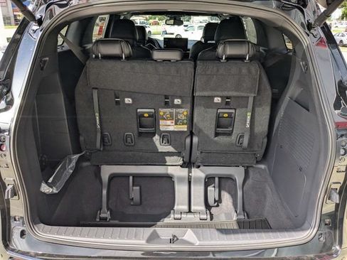 New 2026 Toyota Sienna Limited FWD image 12