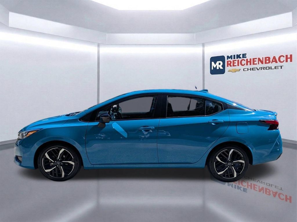 Used 2025 Nissan Versa SR FWD image 7