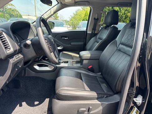 Used 2024 Nissan Frontier SL w/ Technology Package AWD/4WD image 9