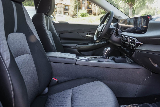 Used 2026 Nissan Sentra SV w/ Floor Mat Package FWD image 17