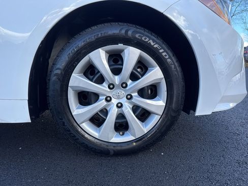 Used 2020 Toyota Corolla LE image 9