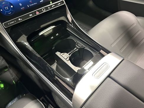 Used 2025 Mercedes-Benz C 300 4MATIC Sedan image 27