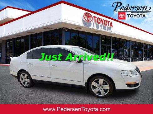 Used 2009 Volkswagen Passat Komfort FWD image 1
