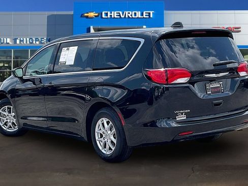 Used 2023 Chrysler Voyager LX FWD image 4