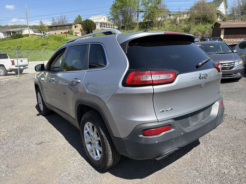 Used 2017 Jeep Cherokee Latitude w/ Safety/Convenience Group AWD/4WD image 6
