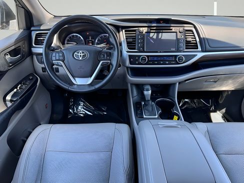 Used 2015 Toyota Highlander Limited Platinum AWD/4WD image 5