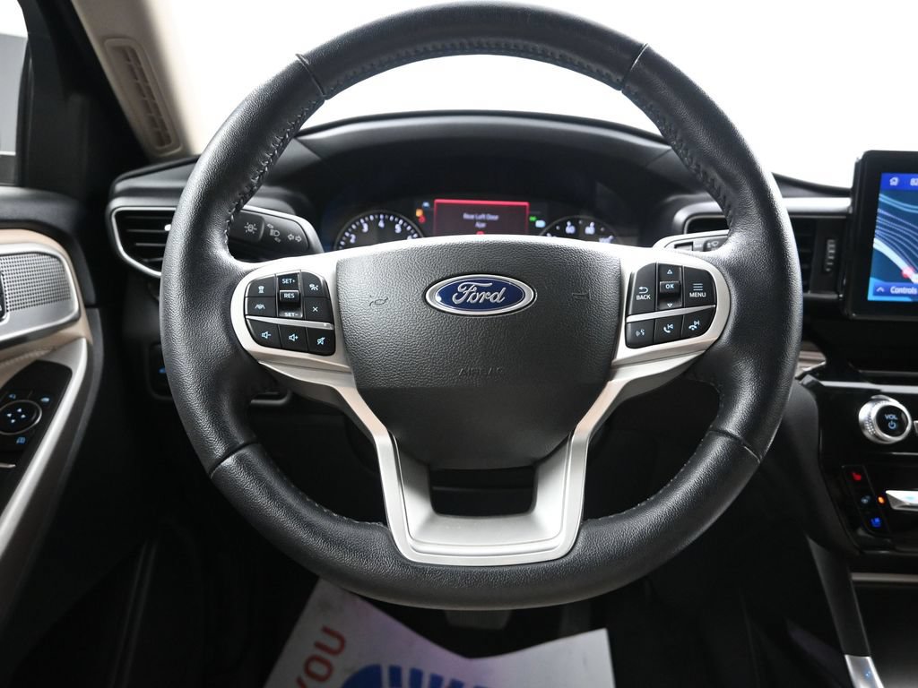 Used 2023 Ford Explorer Limited AWD/4WD image 32