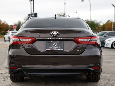 Used 2019 Toyota Camry XLE image 12