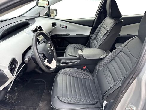Used 2017 Toyota Prius Two image 9