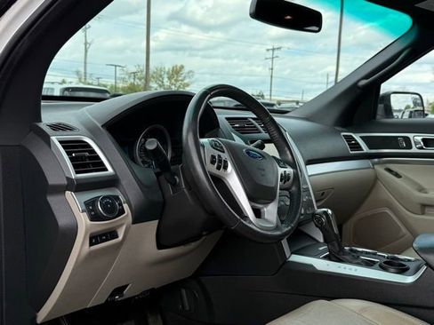 Used 2015 Ford Explorer XLT w/ Equipment Group 202B FWD image 8
