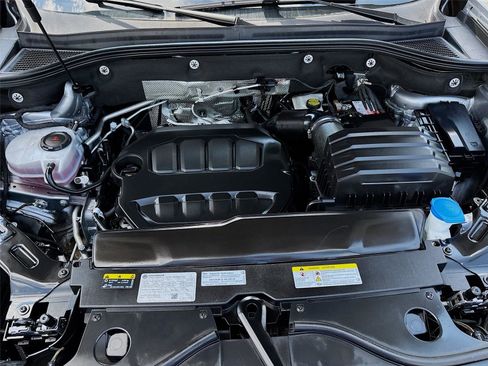 Used 2025 Volkswagen Atlas SE image 31