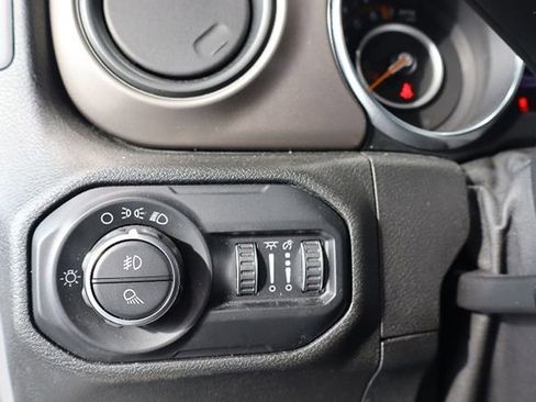 Used 2020 Jeep Gladiator Sport image 18