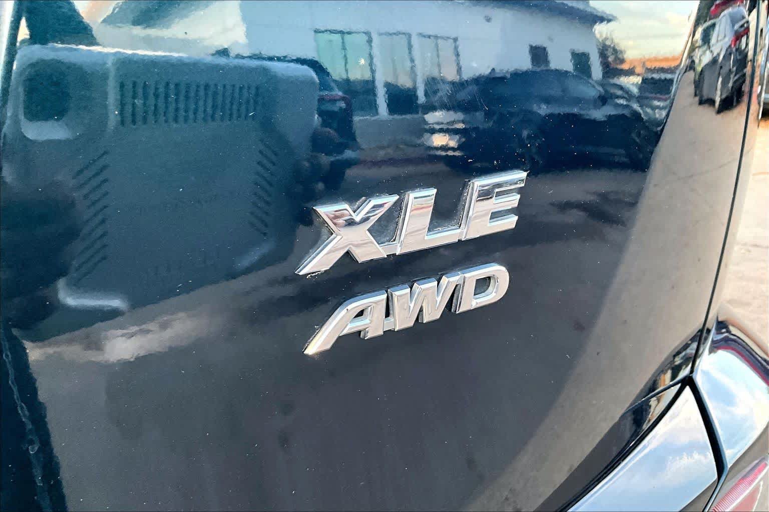 Used 2017 Toyota RAV4 XLE AWD/4WD image 10