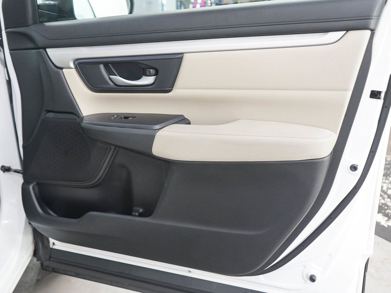 Used 2019 Honda CR-V LX image 9