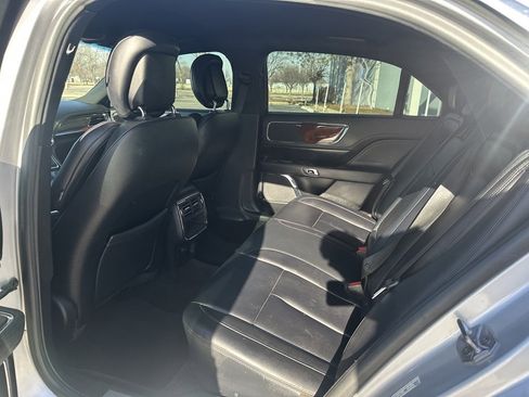 Used 2018 Lincoln Continental Premiere image 23