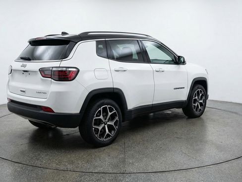 Used 2025 Jeep Compass Limited image 9