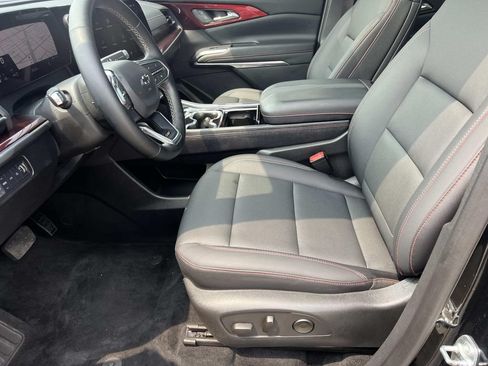 Used 2025 Chevrolet Traverse Z71 AWD/4WD image 16
