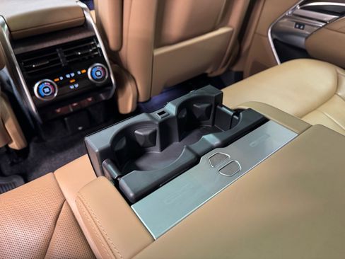 Used 2024 Land Rover Range Rover SE AWD/4WD image 25