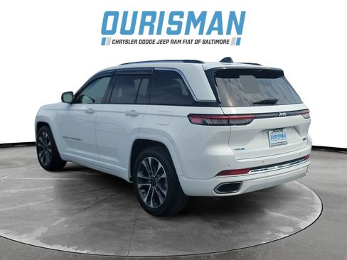 Used 2023 Jeep Grand Cherokee Overland w/ Luxury Tech Group IV AWD/4WD image 4