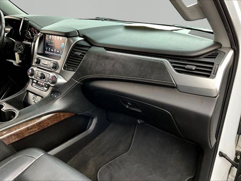 Used 2018 Chevrolet Suburban LT AWD/4WD image 25