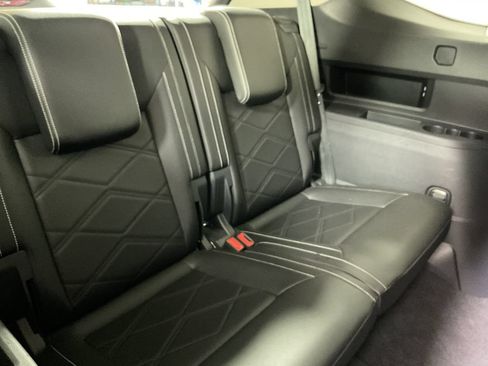Used 2025 Volkswagen Atlas SE AWD/4WD image 22