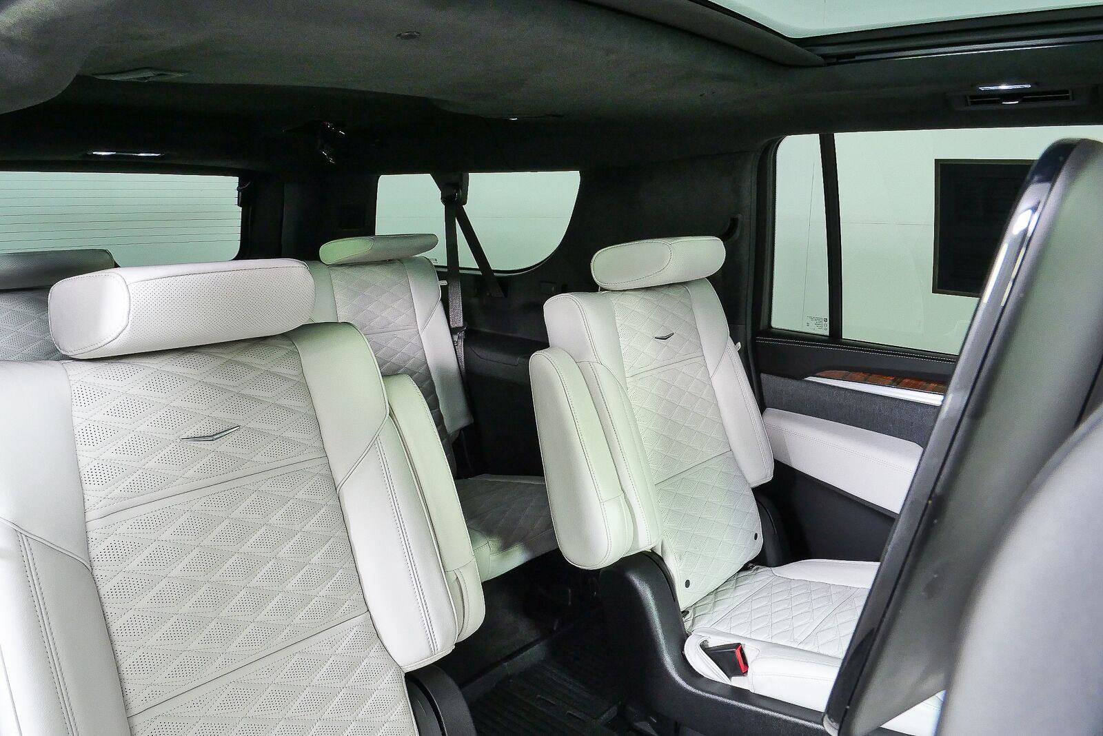 Used 2026 Cadillac Escalade ESV Platinum Sport w/ LPO, ONYX Package AWD/4WD image 20