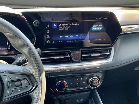 Used 2025 Chevrolet TrailBlazer LT FWD image 11