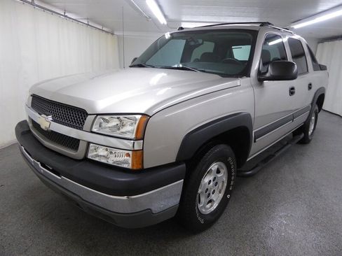 Used 2004 Chevrolet Avalanche 2WD w/ Preferred Equipment Group image 3