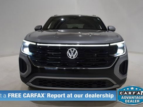 Used 2025 Volkswagen Atlas Cross Sport SE AWD/4WD image 2