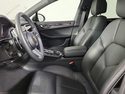 Used 2025 Porsche Macan AWD/4WD image 19