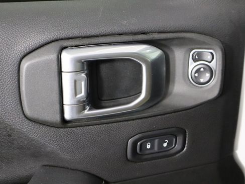 Used 2022 Jeep Wrangler Unlimited Sahara AWD/4WD image 20