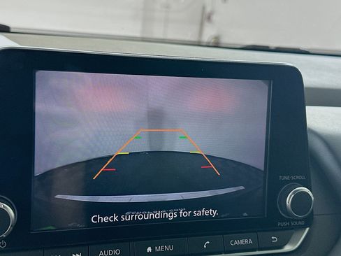 Used 2022 Nissan Rogue SV image 22